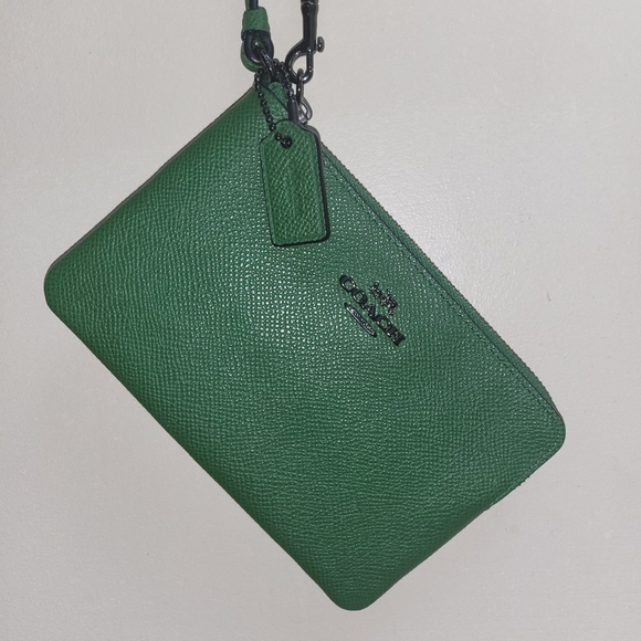 Corner Zip wristlet - Picture 1 of 5